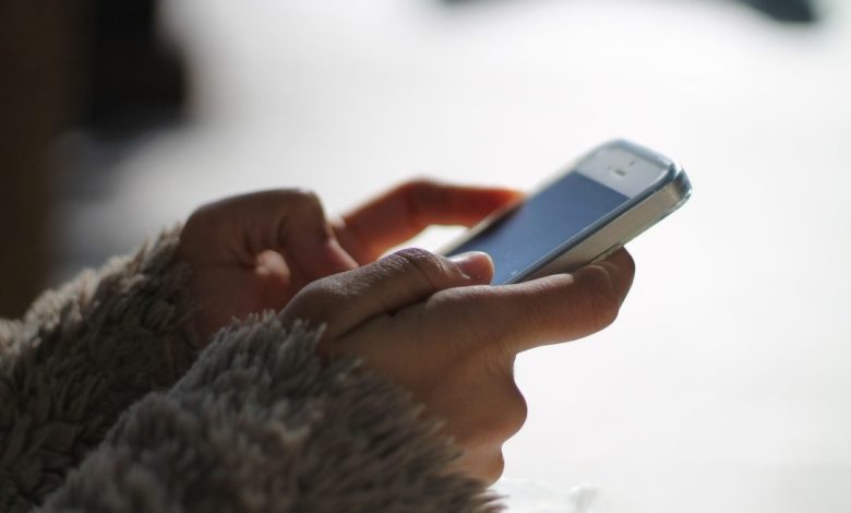 Studio Notícias | Studio TV Brasileiros dominam o WhatsApp com áudios: uso é 4 vezes maior que no resto do mundo, revela Zuckerberg