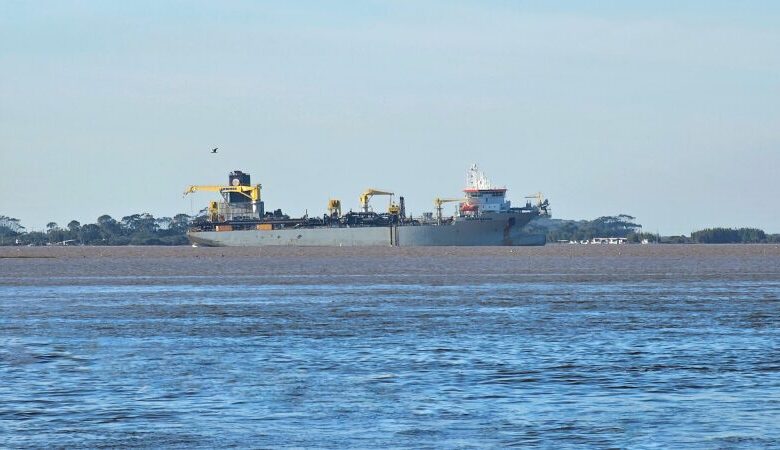 Studio Notícias | Studio TV Inicia-se dragagem de trecho do canal de acesso ao Porto do Rio Grande