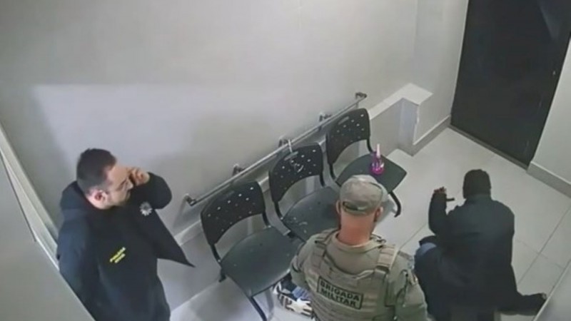Policiais civis efetuam salvamento dentro da DPPA de Santa Cruz do Sul 1 Studio Notícias | Studio TV Policiais civis efetuam salvamento dentro da DPPA de Santa Cruz do Sul