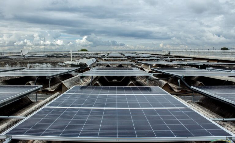 Studio Notícias | Studio TV 36% das famílias gastam mais da metade do orçamento mensal com energia elétrica e gás de cozinha