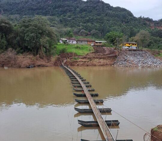 Studio Notícias | Studio TV Passarela metálica sobre o Rio Caí, entre Caxias do Sul e Nova Petrópolis, está liberada para pedestres