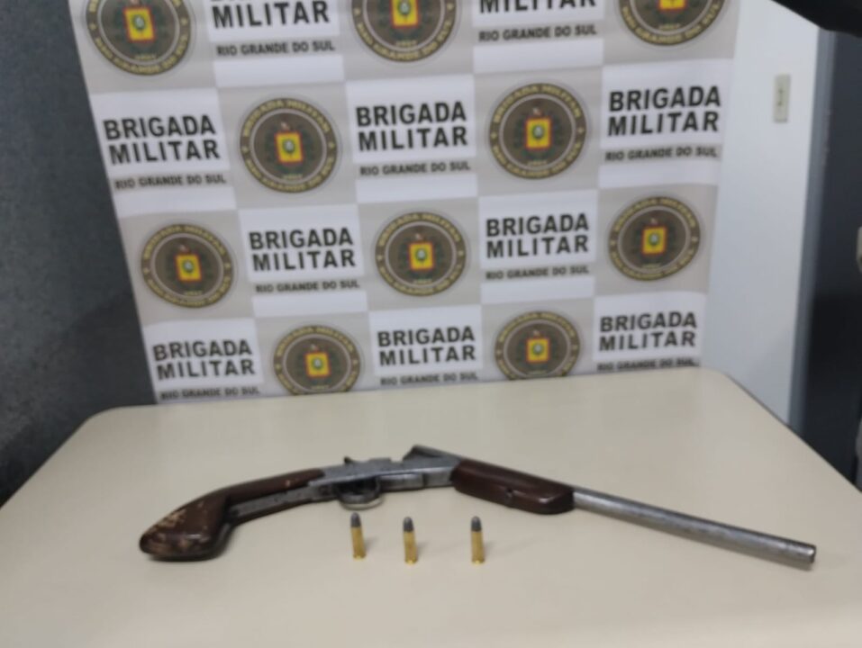 Homem é preso em flagrante por porte ilegal de arma e disparo em Lagoa Vermelha 1 Studio Notícias | Studio TV Homem é preso em flagrante por porte ilegal de arma e disparo em Lagoa Vermelha