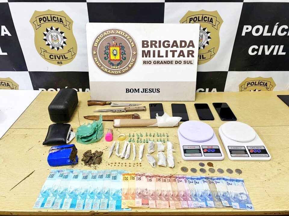 Brigada Militar prende quatro pessoas por tráfico e associação ao tráfico de drogas em Bom Jesus 1 Studio Notícias | Studio TV Brigada Militar prende quatro pessoas por tráfico e associação ao tráfico de drogas em Bom Jesus