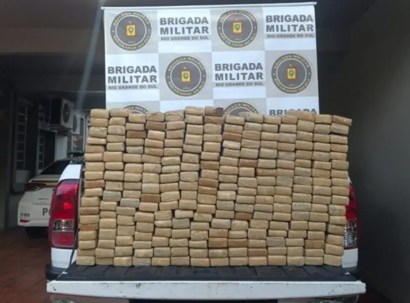 Maconha e carro roubado apreendidos em Ibirubá: Brigada Militar captura suspeito com 155 kg de droga 1 Studio Notícias | Studio TV Maconha e carro roubado apreendidos em Ibirubá: Brigada Militar captura suspeito com 155 kg de droga