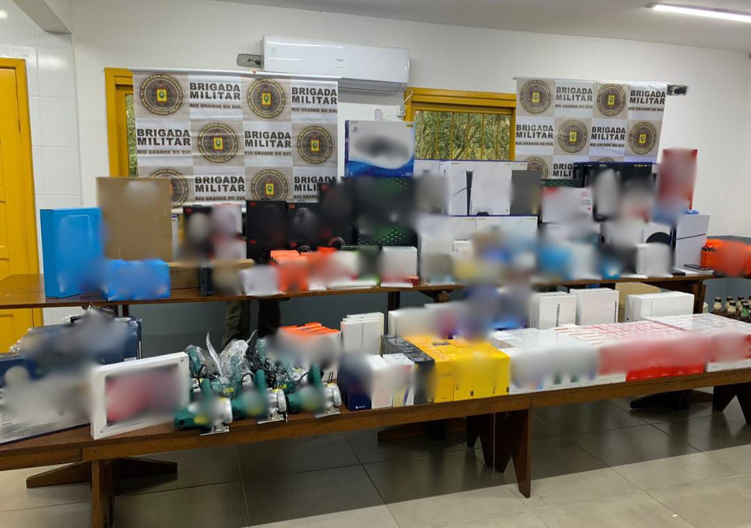 Comando Rodoviário da Brigada Militar apreende grande quantidade de produtos descaminhados em Montenegro 1 Studio Notícias | Studio TV Comando Rodoviário da Brigada Militar apreende grande quantidade de produtos descaminhados em Montenegro