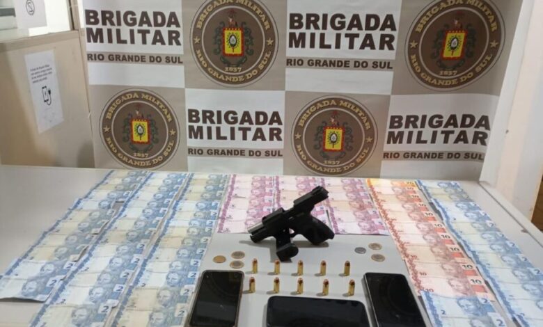 Studio Notícias | Studio TV Brigada Militar de Taquara apreende arma e prende suspeito durante abordagem