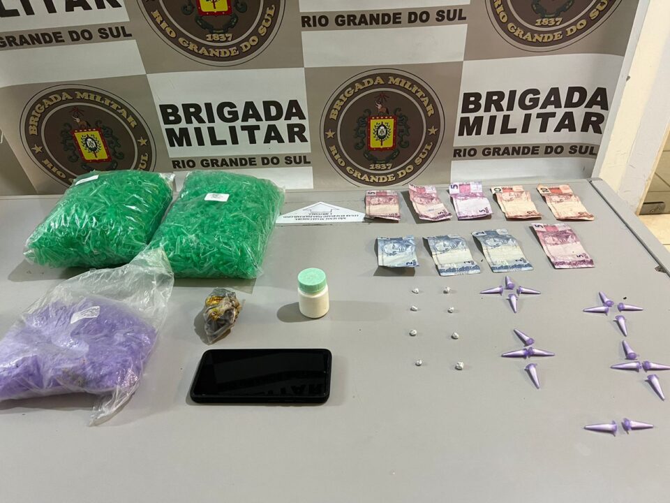 Studio Notícias | Studio TV Brigada Militar de Taquara apreende drogas e prende três suspeitos de tráfico