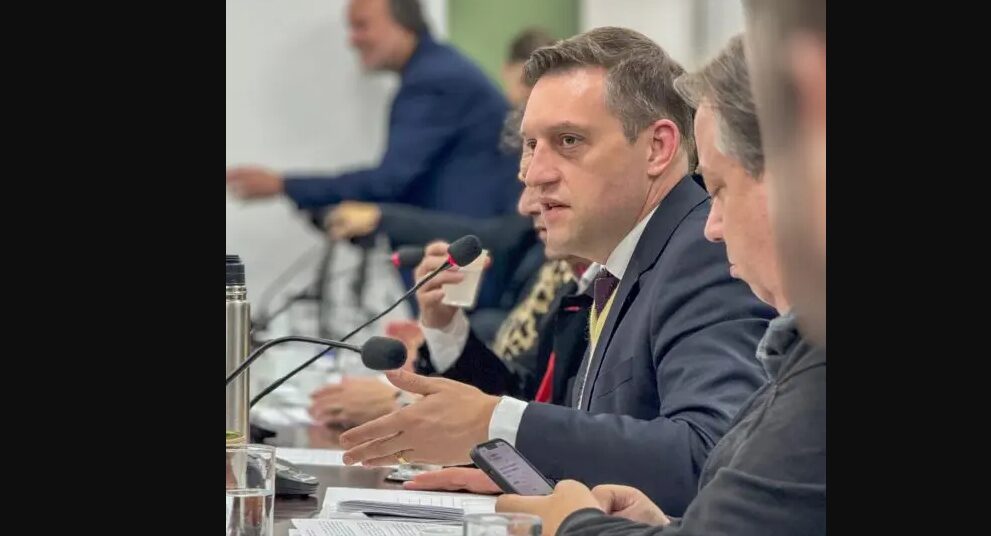 Audiência pública reúne técnicos, políticos e sociedade civil para falar sobre desassoreamento 1 Studio Notícias | Studio TV Audiência pública reúne técnicos, políticos e sociedade civil para falar sobre desassoreamento