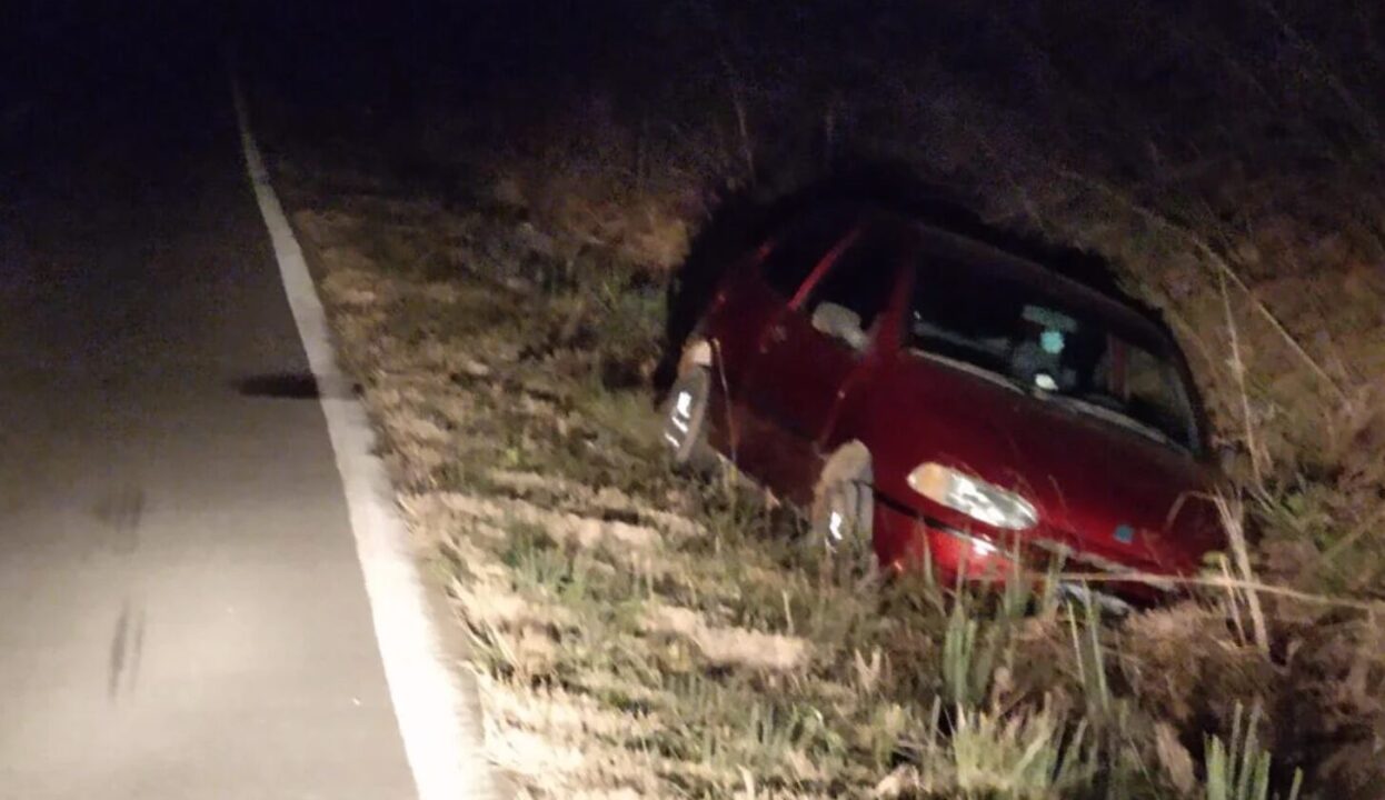 Veículo sai de pista na ERS 359, entre Veranópolis e Cotiporã 1 Studio Notícias | Studio TV Veículo sai de pista na ERS 359, entre Veranópolis e Cotiporã