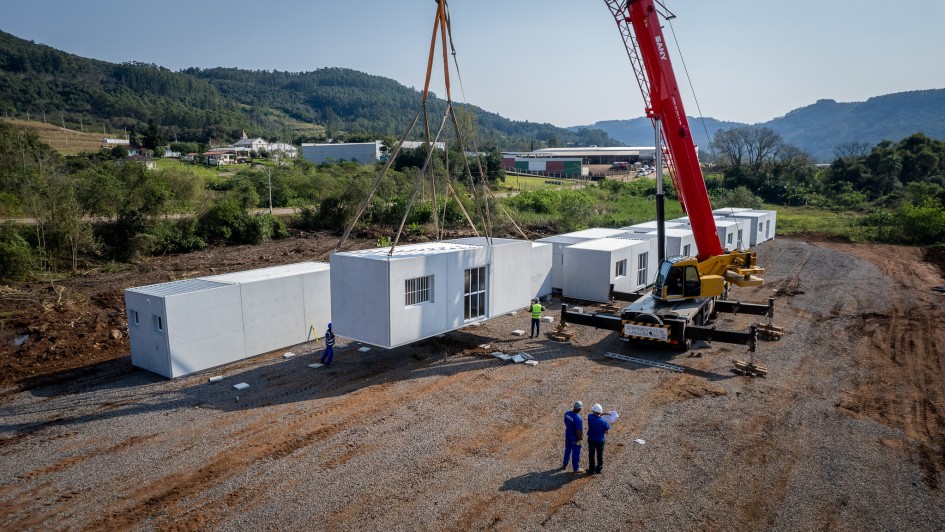 Estado inicia instalação das casas temporárias em Encantado 1 Studio Notícias | Studio TV Estado inicia instalação das casas temporárias em Encantado