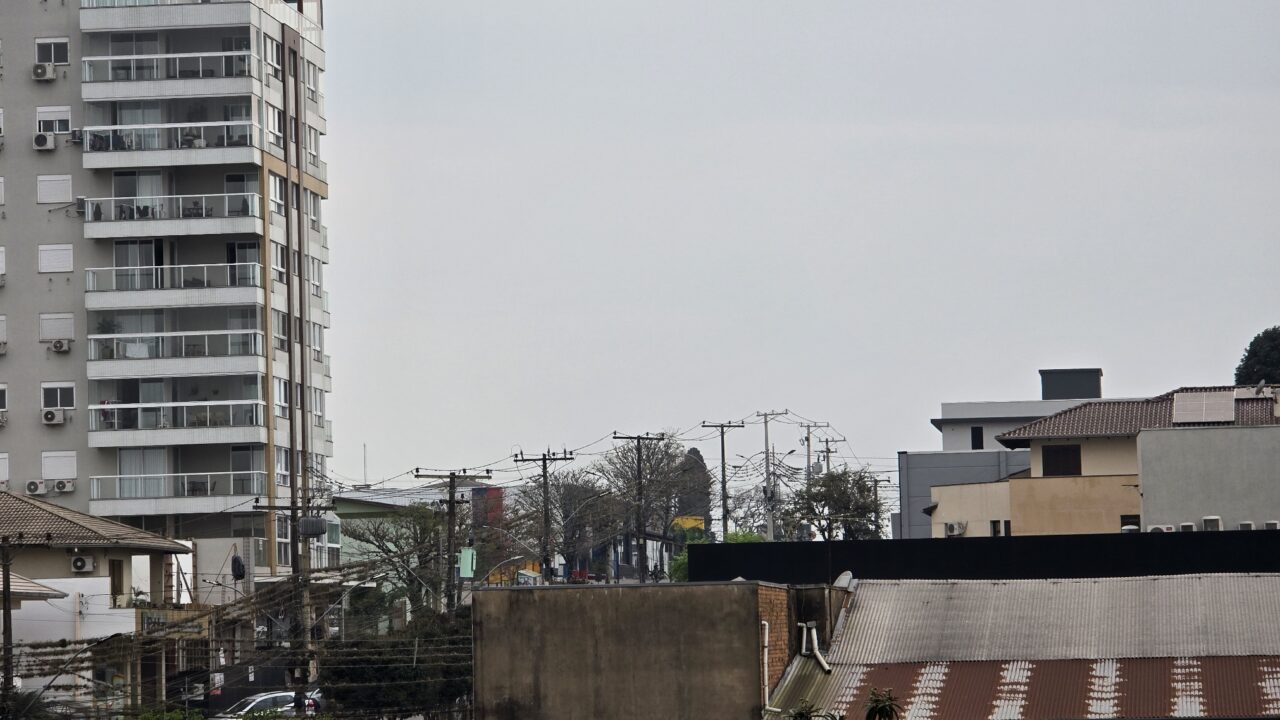 RS registra névoa de fumaça pelo quinto dia devido às queimadas na Amazônia 1 Studio Notícias | Studio TV RS registra névoa de fumaça pelo quinto dia devido às queimadas na Amazônia