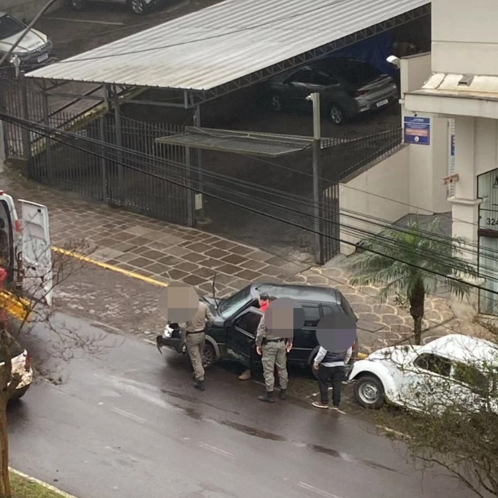 Acidente de trânsito deixa ferido no centro de Nova Prata 1 Studio Notícias | Studio TV Acidente de trânsito deixa ferido no centro de Nova Prata
