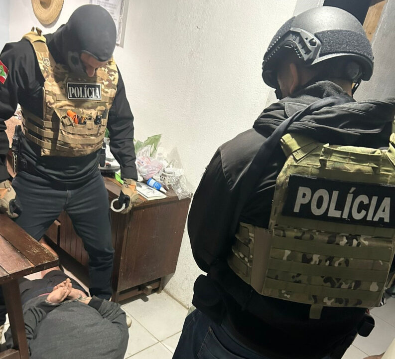 Polícia Civil de Santa Catarina prende dupla suspeita de furtar Consulado Italiano em Florianópolis 1 Studio Notícias | Studio TV Polícia Civil de Santa Catarina prende dupla suspeita de furtar Consulado Italiano em Florianópolis
