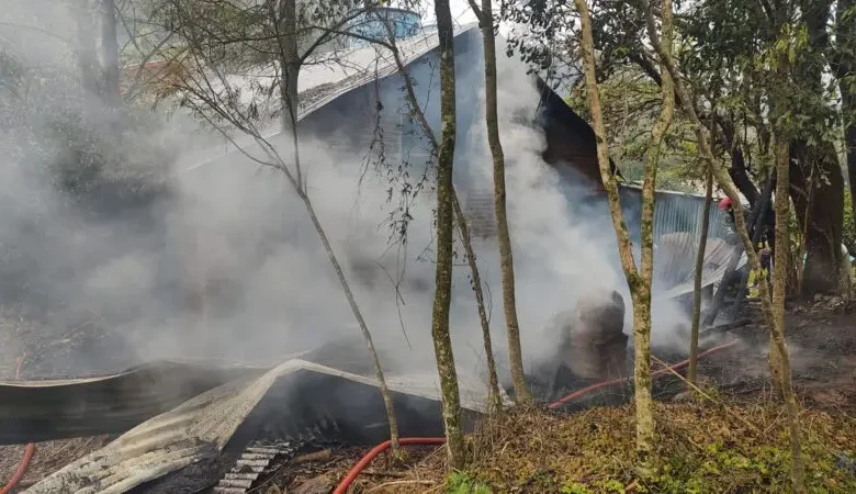 Studio Notícias | Studio TV Incêndio destrói parte de fábrica de embutidos em Barão