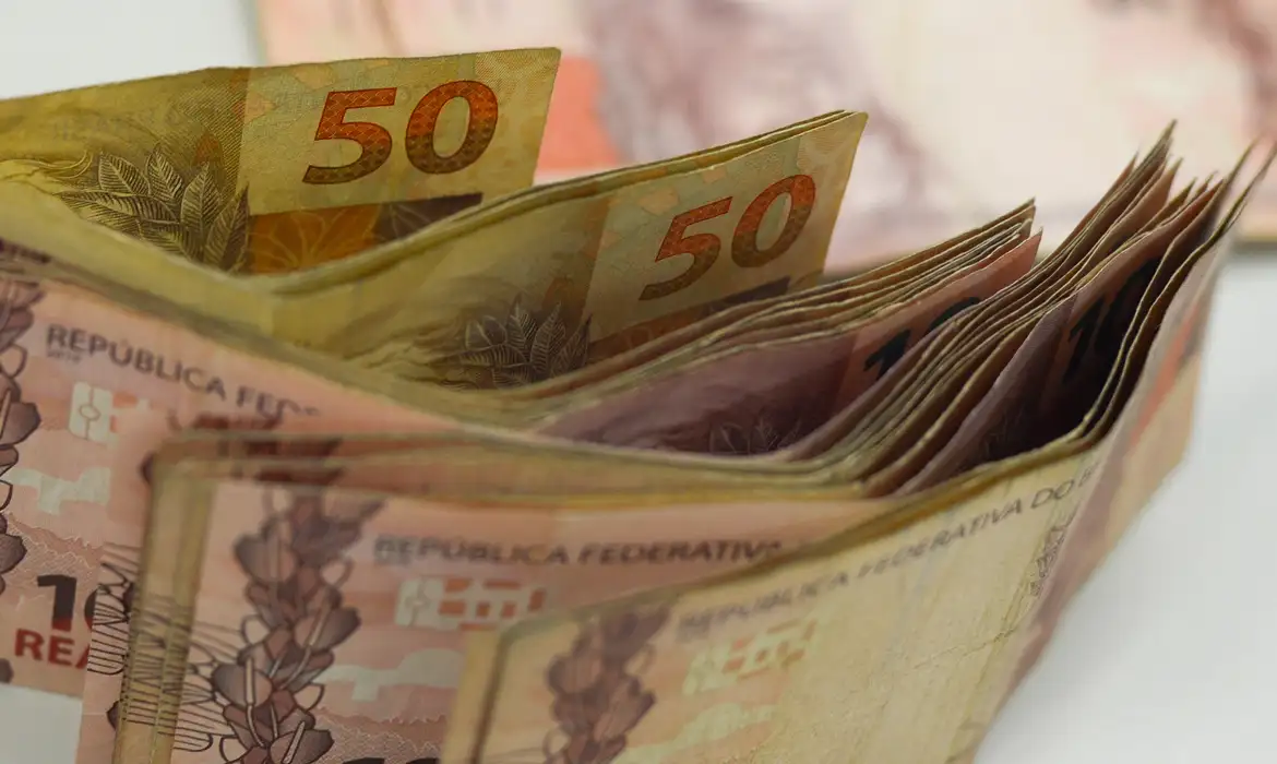 Brasileiros ainda não sacaram R$ 8,5 bilhões de valores a receber; veja se você tem direito 1 Studio Notícias | Studio TV Brasileiros ainda não sacaram R$ 8,5 bilhões de valores a receber; veja se você tem direito