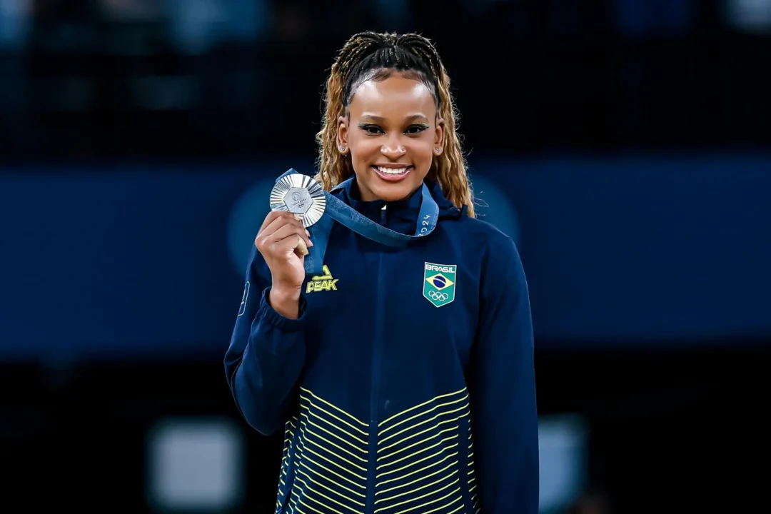 Rebeca Andrade é prata no salto e iguala Torben e Scheidt com cinco medalhas olímpicas 1 Studio Notícias | Studio TV Rebeca Andrade é prata no salto e iguala Torben e Scheidt com cinco medalhas olímpicas