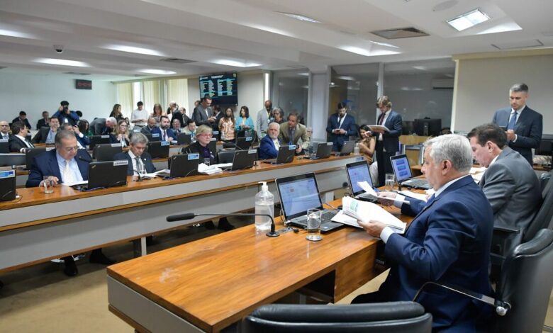 Studio Notícias | Studio TV Projeto em tramitação no Congresso isenta aposentados contratados do pagamento do FGTS