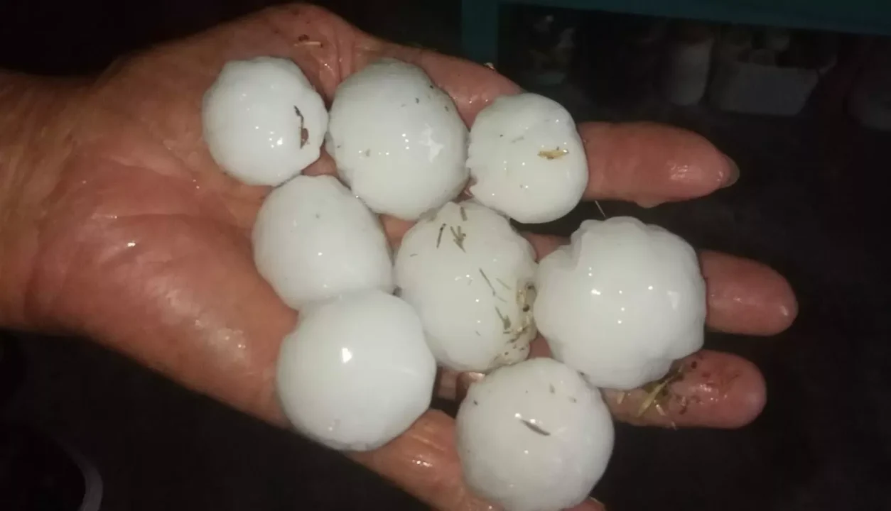 Frente quente traz chuva, raios e risco de granizo isolado entre Uruguai e Rio Grande do Sul 1 Studio Notícias | Studio TV Frente quente traz chuva, raios e risco de granizo isolado entre Uruguai e Rio Grande do Sul