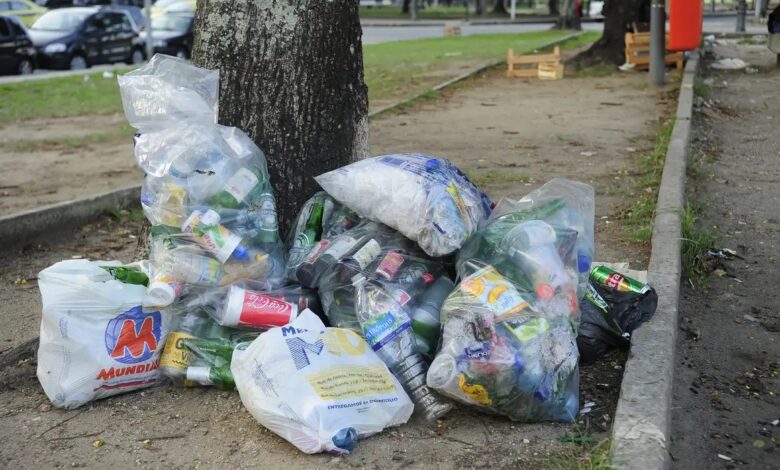 Studio Notícias | Studio TV LIXO: Cada brasileiro gerou cerca de 1kg de resíduos sólidos por dia em 2022