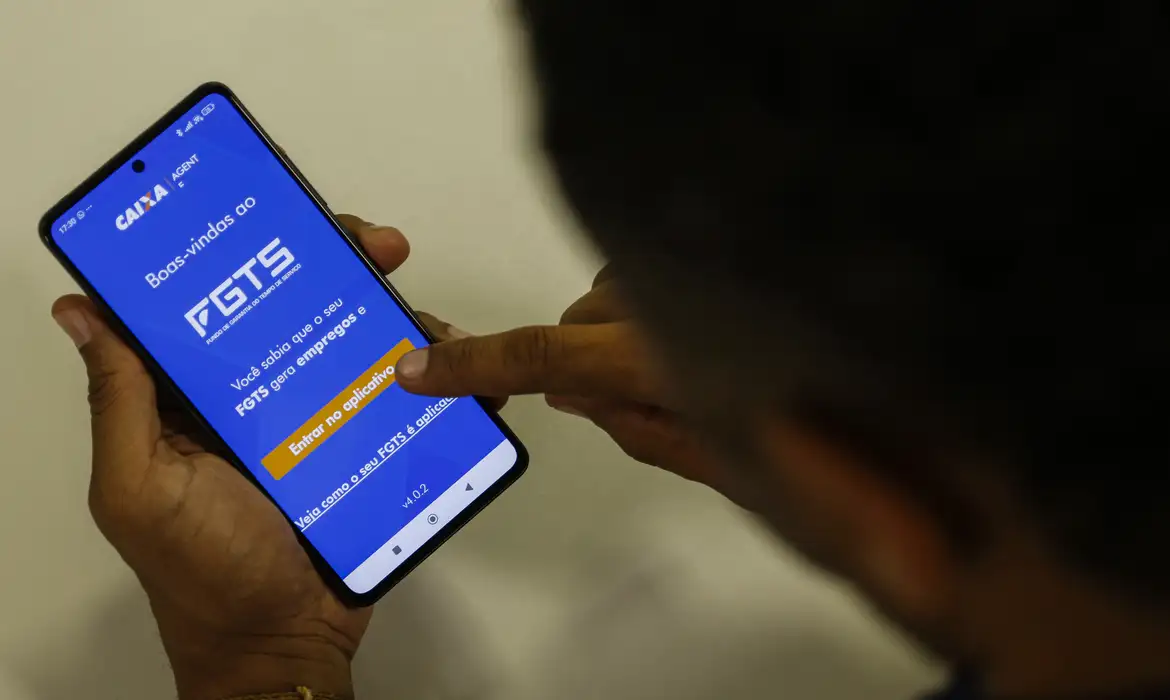 FGTS distribuirá R$ 15,2 bi a trabalhadores; veja como será o cálculo 1 Studio Notícias | Studio TV FGTS distribuirá R$ 15,2 bi a trabalhadores; veja como será o cálculo
