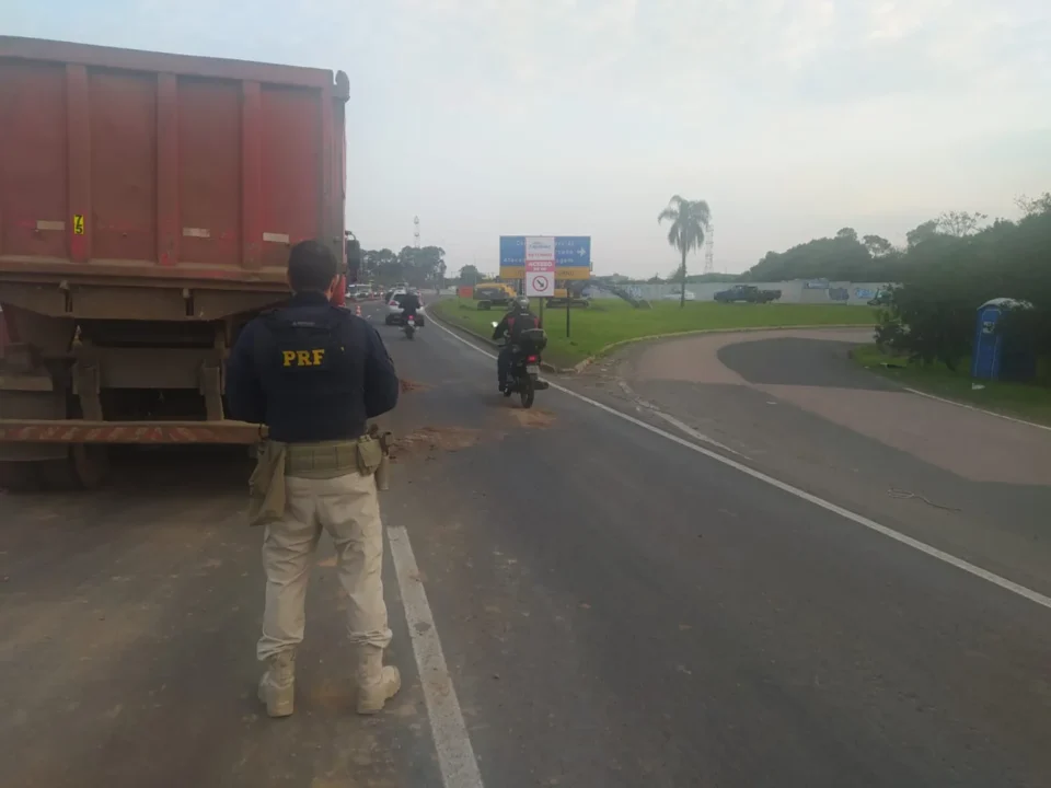 Homem morre atropelado na BR-116 em Esteio 1 Studio Notícias | Studio TV Homem morre atropelado na BR-116 em Esteio