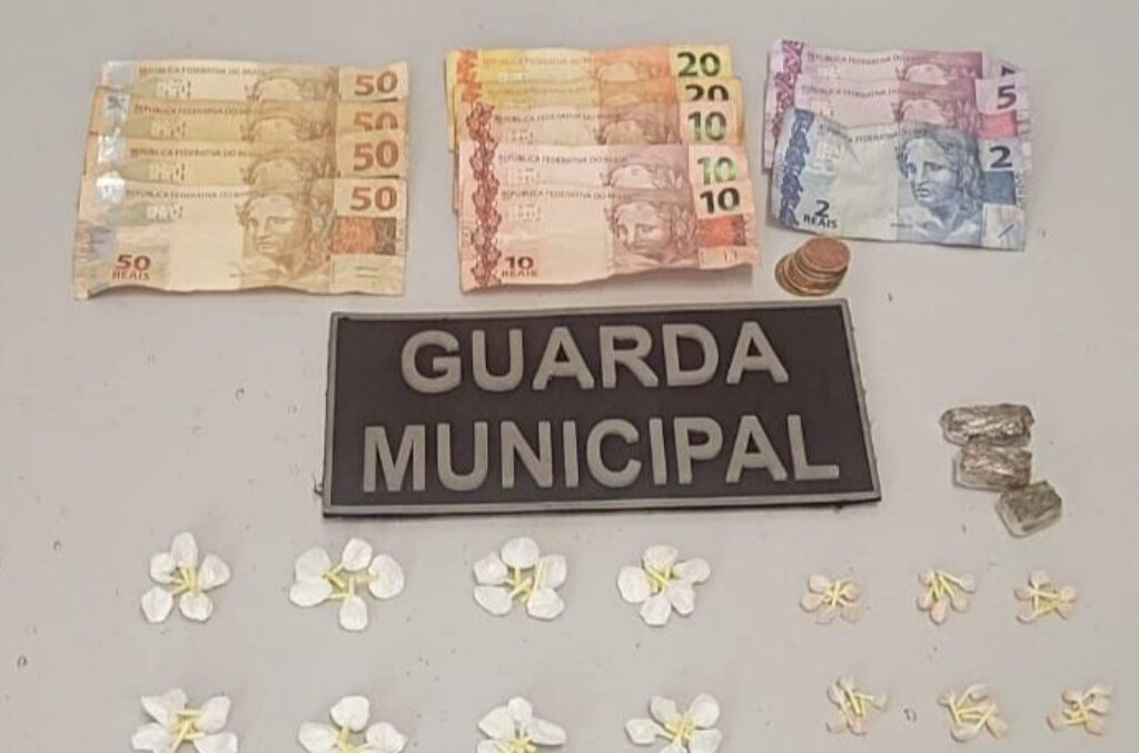 Guarda Municipal prende mulher em flagrante por tráfico de drogas no bairro Primeiro de Maio em Caxias do Sul 1 Studio Notícias | Studio TV Guarda Municipal prende mulher em flagrante por tráfico de drogas no bairro Primeiro de Maio em Caxias do Sul