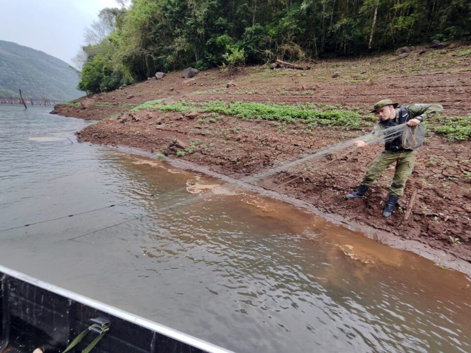 Brigada Militar apreende redes de pesca em Operação Embarcada no Rio Uruguai 1 Studio Notícias | Studio TV Brigada Militar apreende redes de pesca em Operação Embarcada no Rio Uruguai