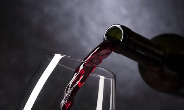 Studio Notícias | Studio TV Criminosos lucram milhões vendendo vinhos falsificados como raridades