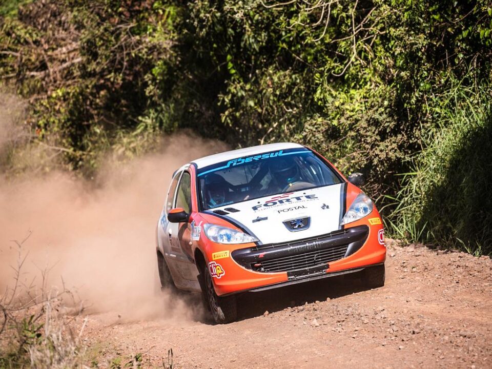 Equipe de Nova Prata vai ao pódio na quarta etapa e lidera o Gaúcho de Rally 1 Studio Notícias | Studio TV Equipe de Nova Prata vai ao pódio na quarta etapa e lidera o Gaúcho de Rally