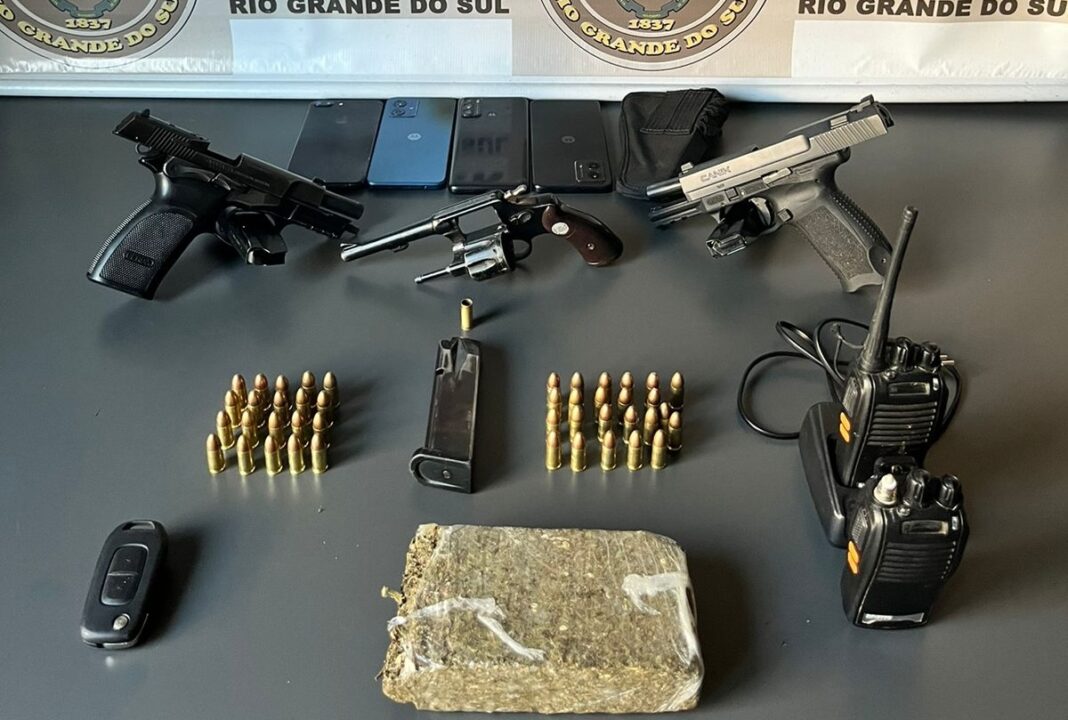 Brigada Militar prende quadrilha com armas e veículo roubado em São Francisco de Paula 1 Studio Notícias | Studio TV Brigada Militar prende quadrilha com armas e veículo roubado em São Francisco de Paula