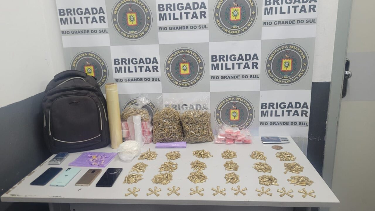 Mulher é presa com mais de 600 pinos de cocaína pela Brigada Militar em Caxias do Sul 1 Studio Notícias | Studio TV Mulher é presa com mais de 600 pinos de cocaína pela Brigada Militar em Caxias do Sul