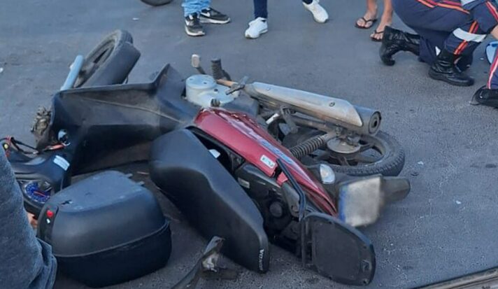 Mulher morre em acidente entre moto e carro no centro de Tramandaí 1 Studio Notícias | Studio TV Mulher morre em acidente entre moto e carro no centro de Tramandaí