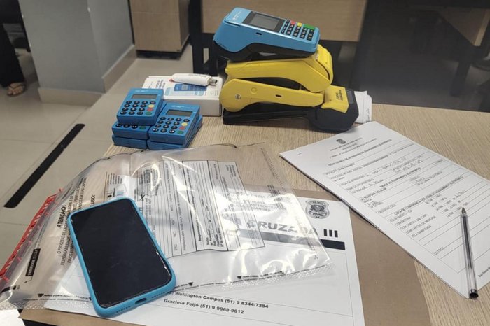 Polícia Civil do RS desarticula quadrilha especializada no “golpe do 0800” em São Paulo 1 Studio Notícias | Studio TV Polícia Civil do RS desarticula quadrilha especializada no “golpe do 0800” em São Paulo