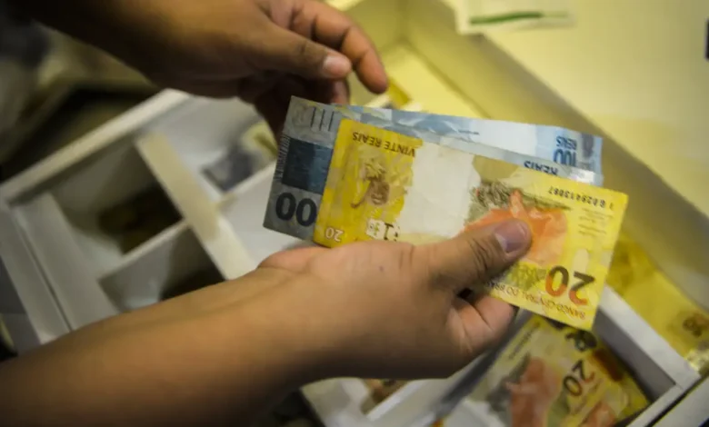 Studio Notícias | Studio TV Trabalhadores podem sacar até R$ 2.800 do Fundo PIS/Pasep