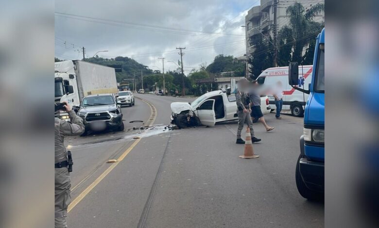 Studio Notícias | Studio TV Colisão entre dois veículos causa lentidão na ERS-324 em Vila Maria