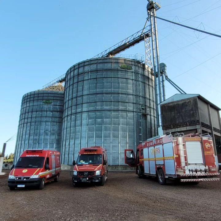 Homem é resgatado após ficar soterrado em silo de milho no RS 1 Studio Notícias | Studio TV Homem é resgatado após ficar soterrado em silo de milho no RS