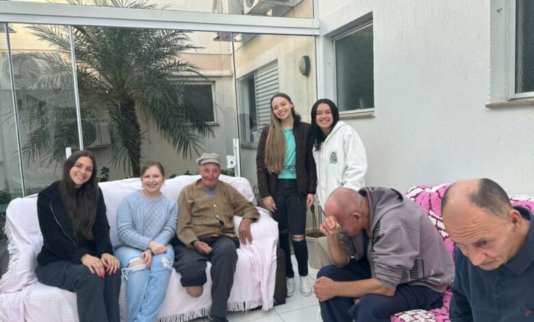 Studio Notícias | Studio TV Alunos do IFRS Veranópolis visitam o Lar de Idosos São Francisco