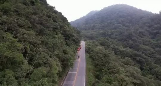 Drones da PMRv flagram condutores realizando ultrapassagens proibidas na Serra Dona Francisca em SC 1 Studio Notícias | Studio TV Drones da PMRv flagram condutores realizando ultrapassagens proibidas na Serra Dona Francisca em SC