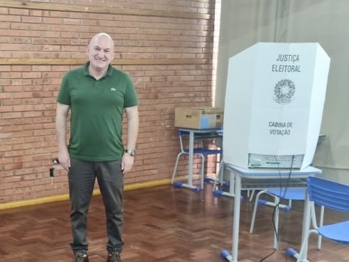 Studio Notícias | Studio TV Nelton Carlos Conte, candidato a prefeito de Fagundes Varela, vota nesta tarde