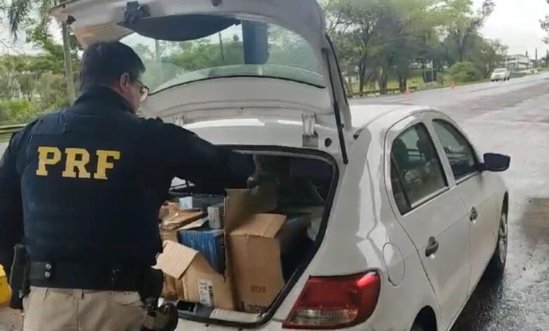 Studio Notícias | Studio TV PRF prende contrabandista com 2.500 maços de cigarros em Cruz Alta