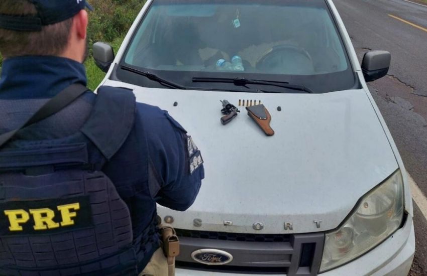 PRF prende homem portando ilegalmente um revólver na BR-290, em Rosário do Sul 1 Studio Notícias | Studio TV PRF prende homem portando ilegalmente um revólver na BR-290, em Rosário do Sul