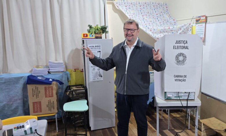 Studio Notícias | Studio TV Thomas Schiemann, candidato a prefeito de Veranópolis, vota nesta manhã