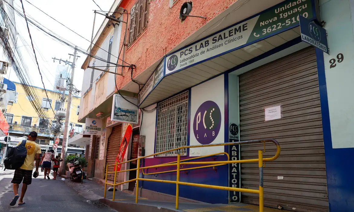 Laboratório alega falha humana em resultados errados de testes de HIV 1 Studio Notícias | Studio TV Laboratório alega falha humana em resultados errados de testes de HIV