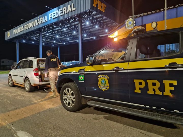 Homem é preso pela PRF com 90 quilos de agrotóxico contrabandeado em Rosário do Sul 1 Studio Notícias | Studio TV Homem é preso pela PRF com 90 quilos de agrotóxico contrabandeado em Rosário do Sul