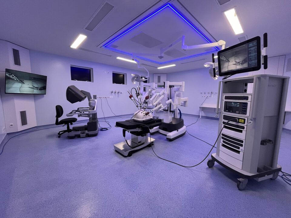 Complexo Hospitalar Unimed Serra Gaúcha chega à 100ª cirurgia robótica dois meses antes do previsto 1 Studio Notícias | Studio TV Complexo Hospitalar Unimed Serra Gaúcha chega à 100ª cirurgia robótica dois meses antes do previsto