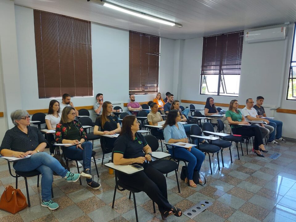 Segunda turma do curso "Inteligência Emocional e Vendas" tem início em Nova Prata 1 Studio Notícias | Studio TV Segunda turma do curso "Inteligência Emocional e Vendas" tem início em Nova Prata