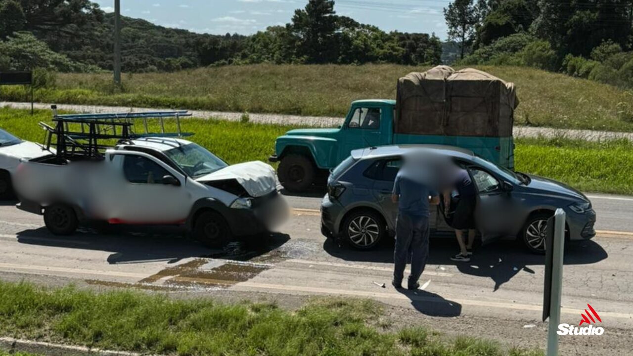 Acidente é registrado na BR-470, em Sapopema, Veranópolis 1 Studio Notícias | Studio TV Acidente é registrado na BR-470, em Sapopema, Veranópolis