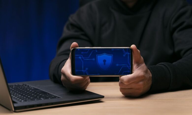 Studio Notícias | Studio TV Anatel apura fraude em obtenção de celular usado para planejar golpe