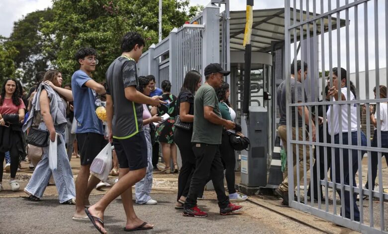 Studio Notícias | Studio TV Estudantes aprovam tema da redação do Enem, mas acham prova cansativa