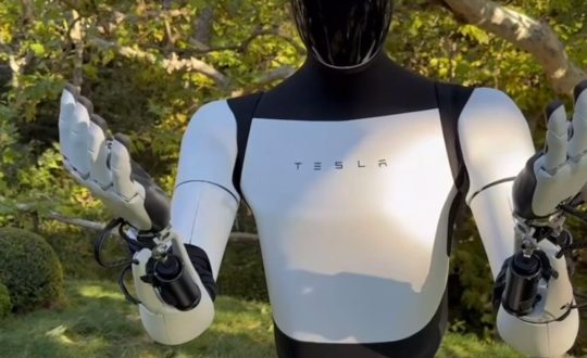 Kim Kardashian impressiona com robô da Tesla: Veja as Curiosidades 1 Studio Notícias | Studio TV Kim Kardashian impressiona com robô da Tesla: Veja as Curiosidades
